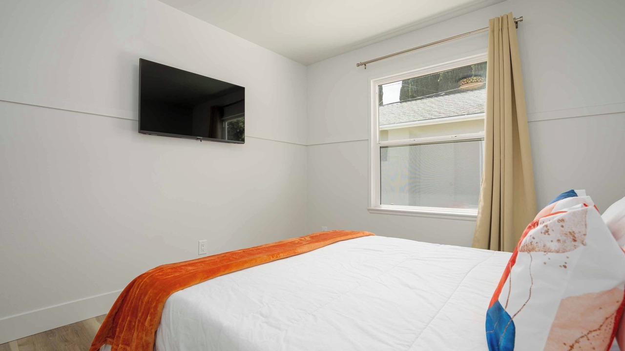 Photo of Bedroom in Midway City