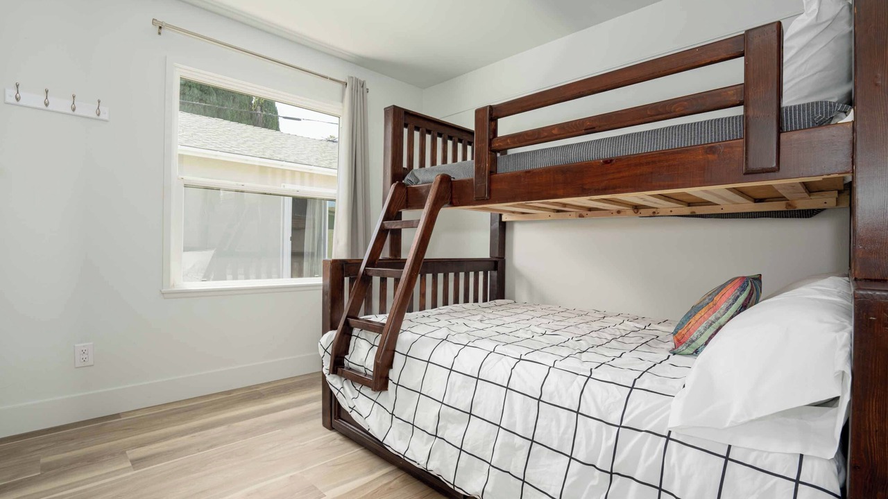Photo of Bedroom in Midway City