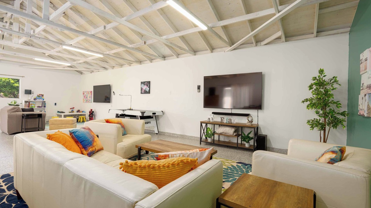 Photo of Livingroom in Midway City