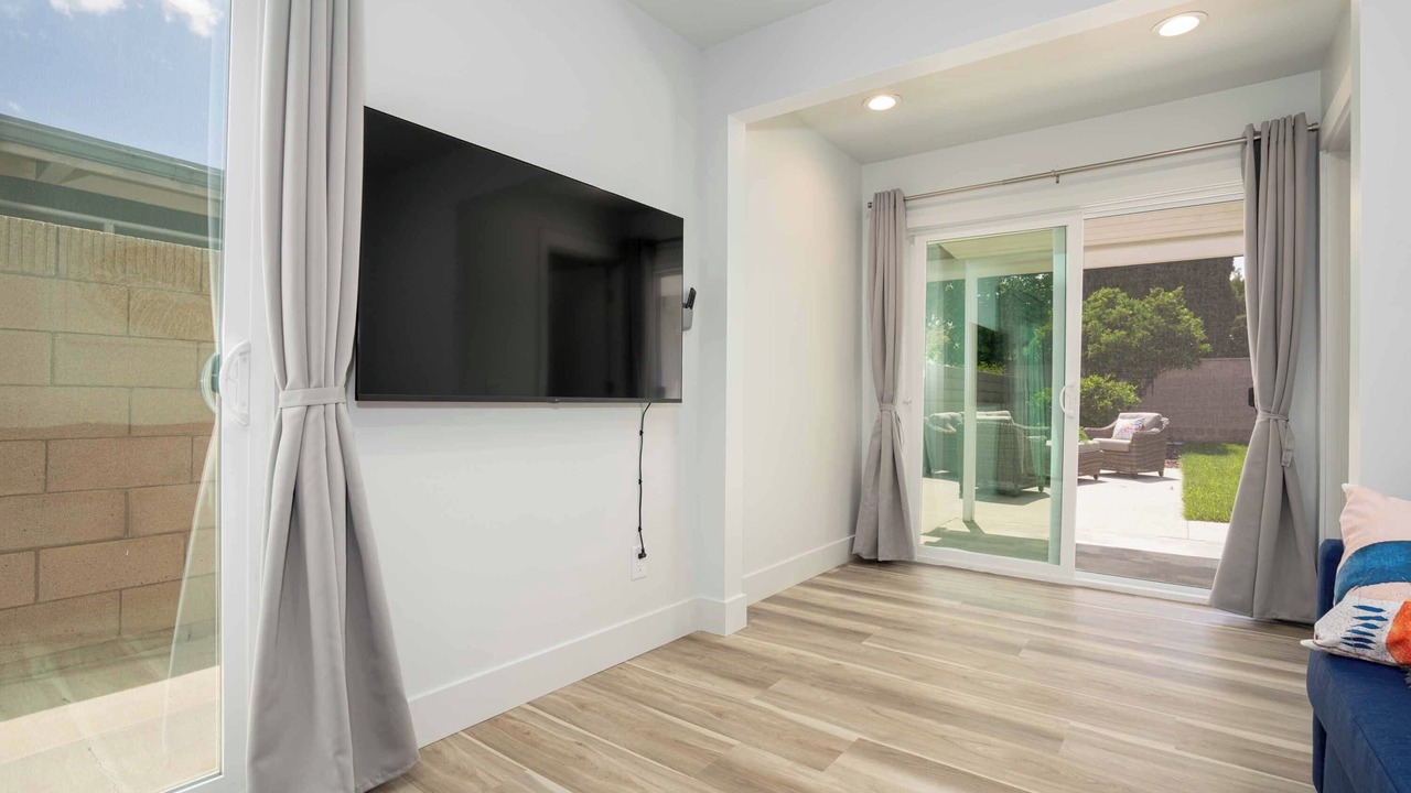 Photo of Livingroom in Midway City