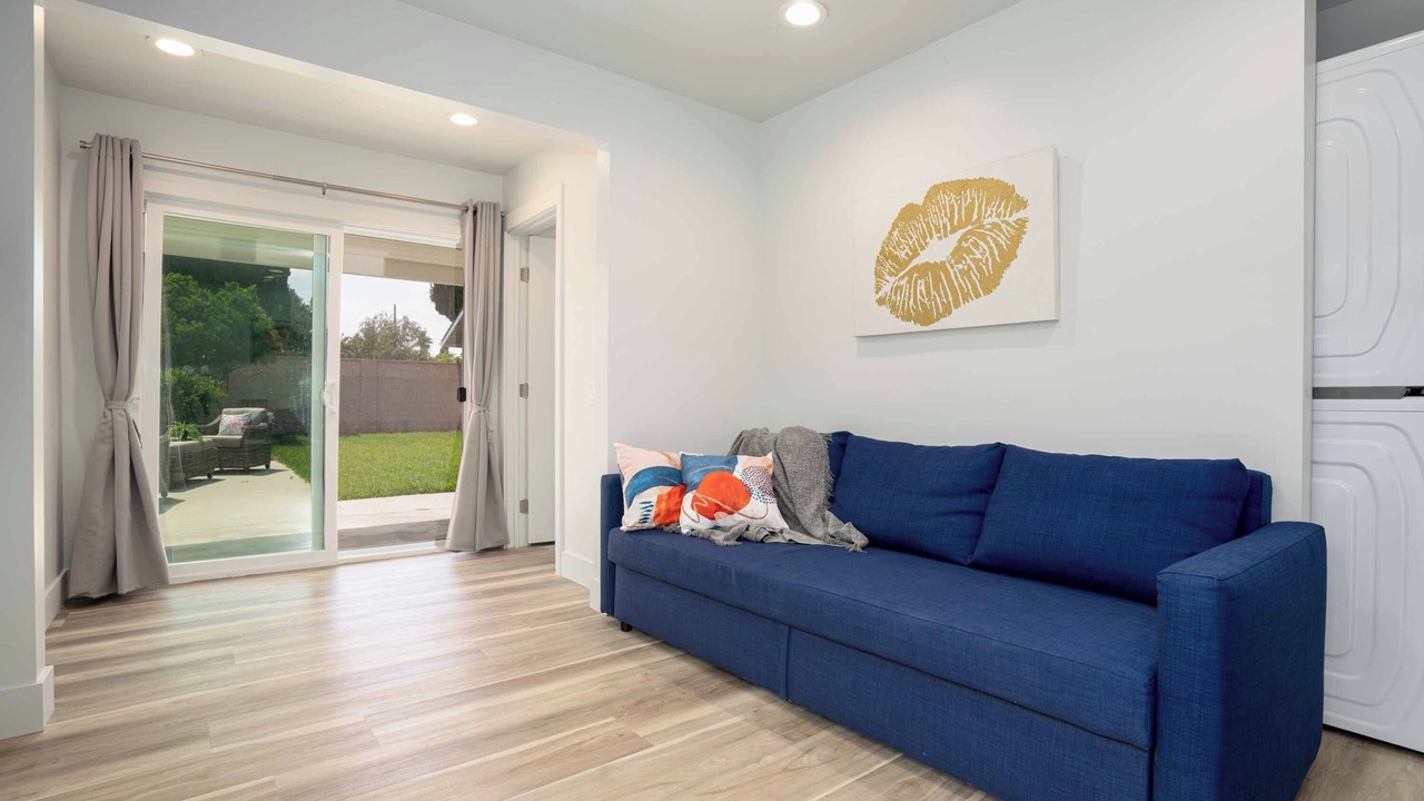 Photo of Livingroom in Midway City