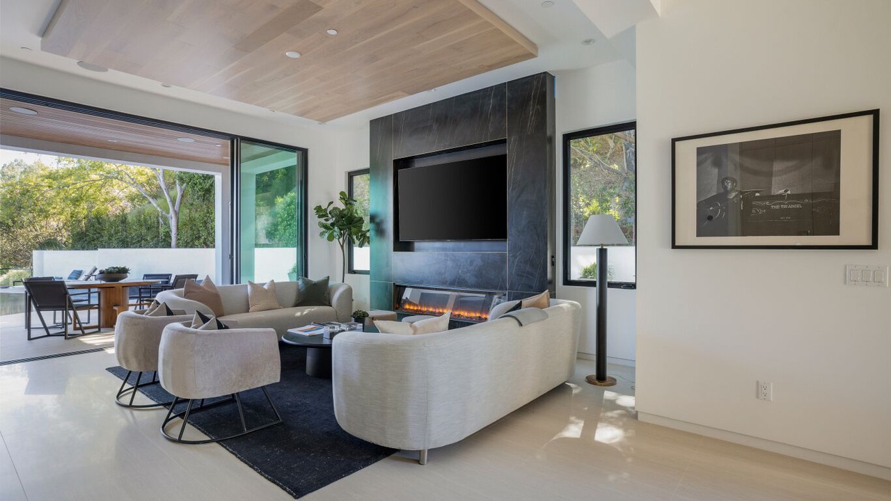 Photo of Livingroom in Encino