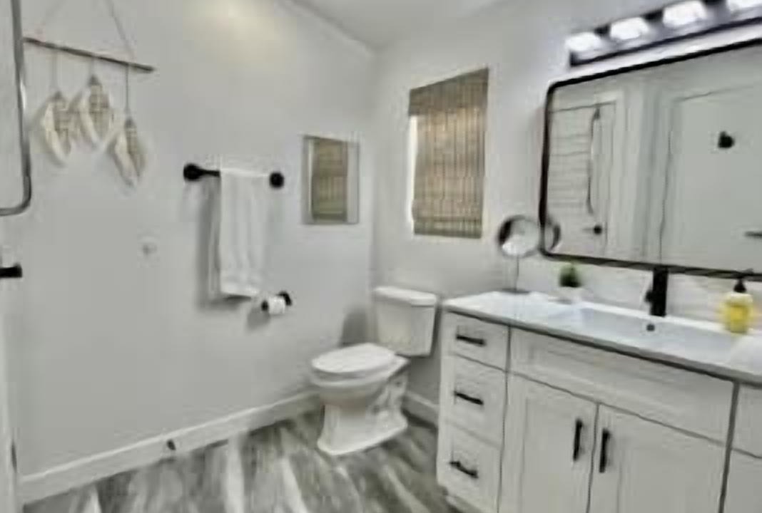 Photo of Bathroom in Parker Strip