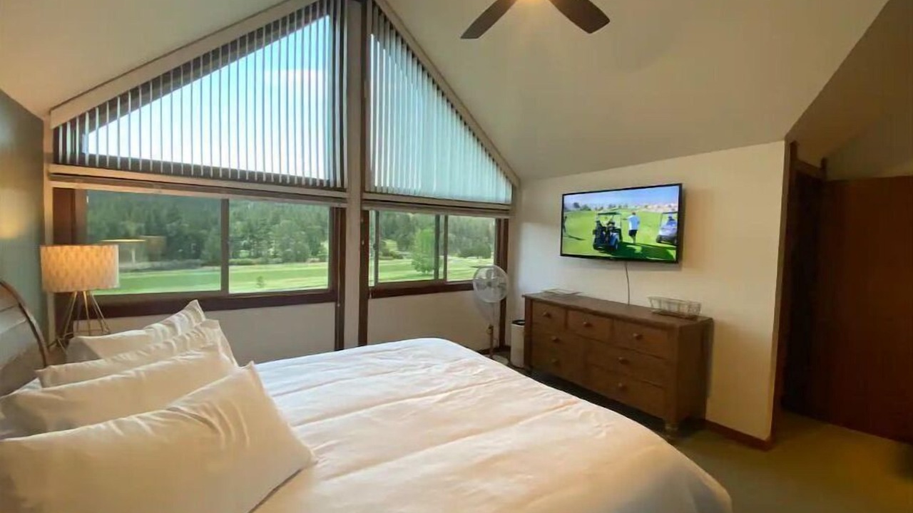 Photo of Bedroom in Graeagle