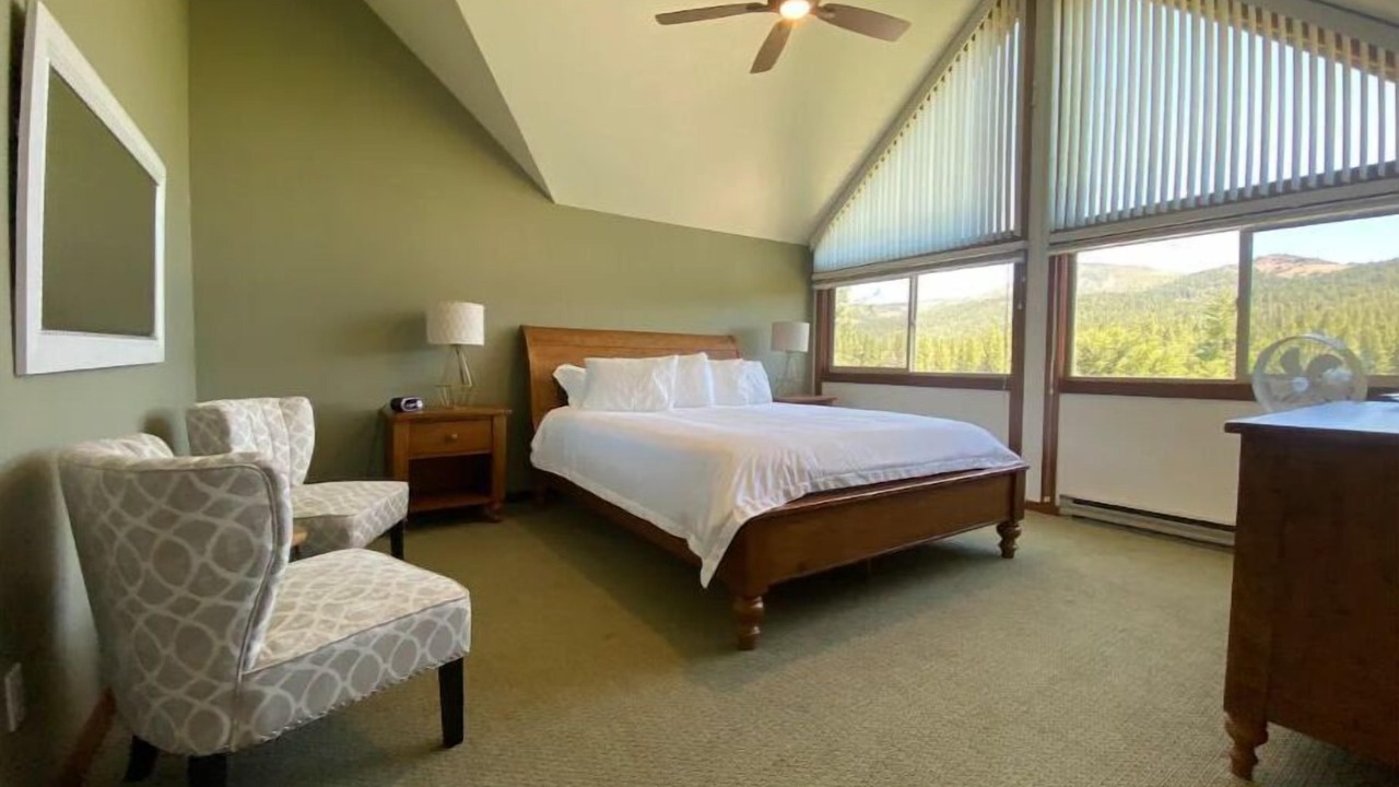 Photo of Bedroom in Graeagle