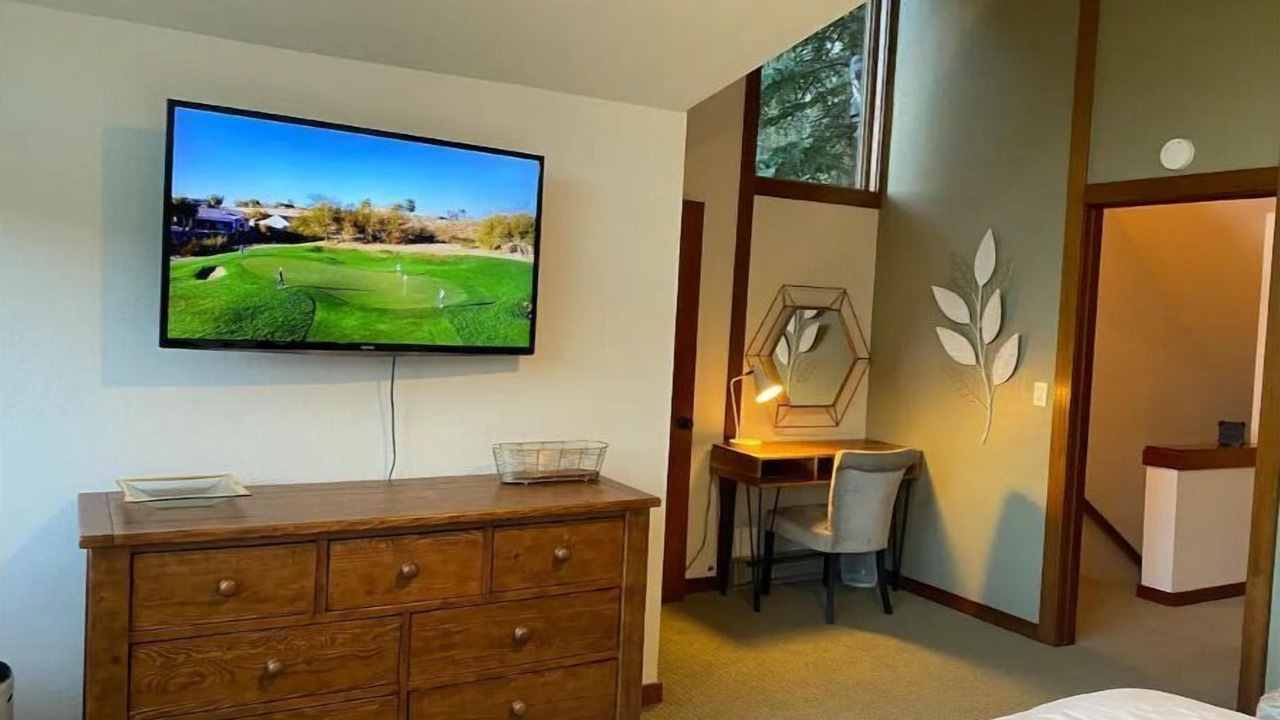 Photo of Bedroom in Graeagle