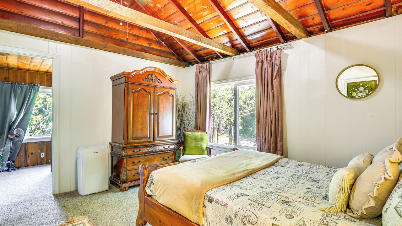 Photo of Bedroom in Crestline
