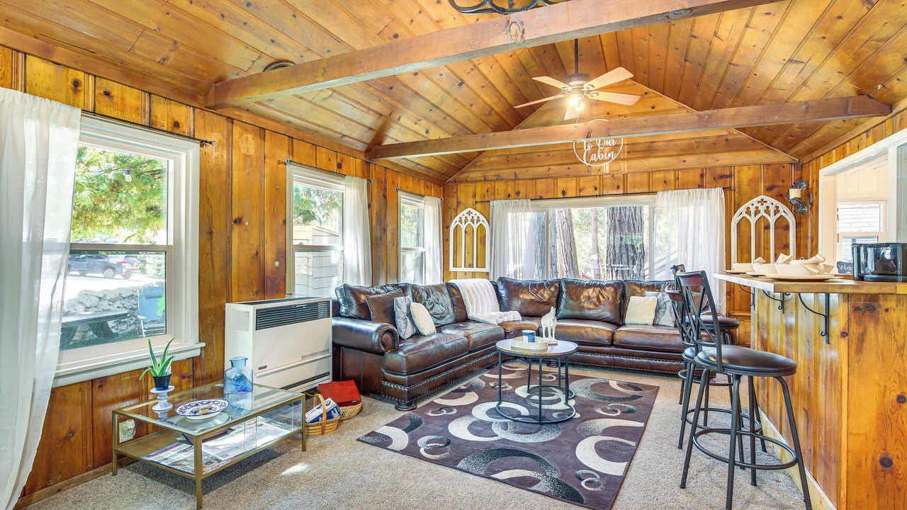 Photo of Livingroom in Crestline