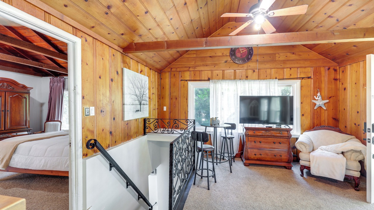 Photo of Bedroom in Crestline
