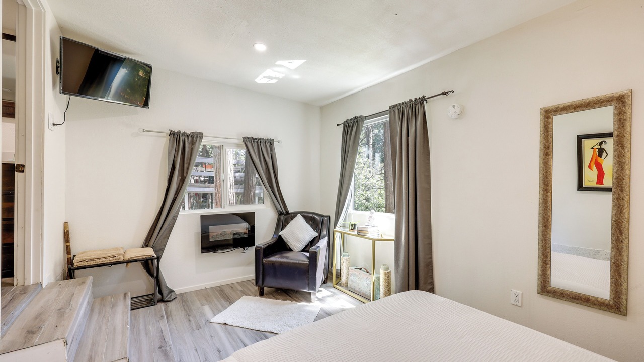Photo of Bedroom in Crestline