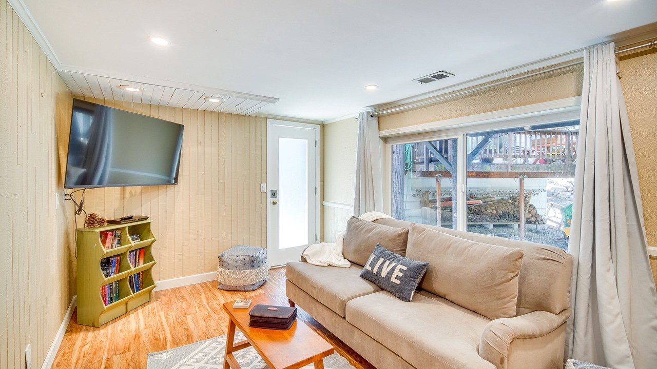 Photo of Livingroom in Cedar Glen
