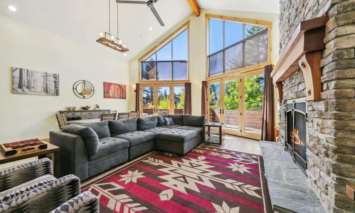 Photo of Livingroom in Mountain View Estates