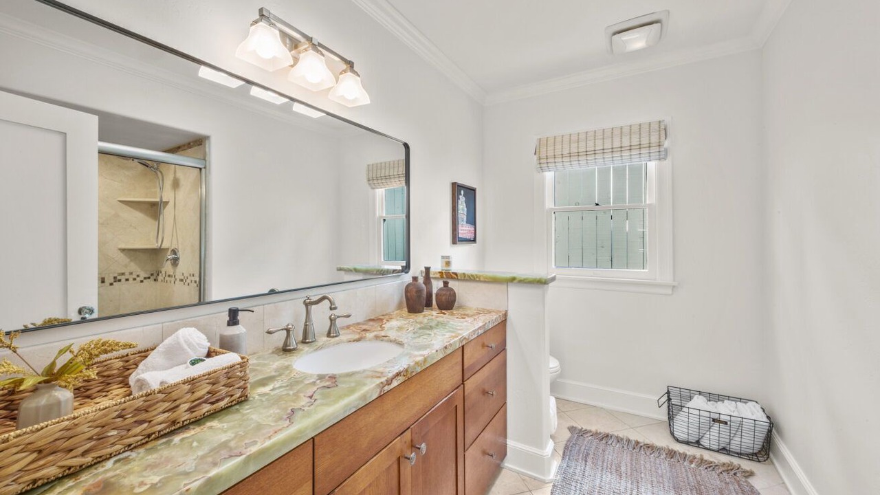 Photo of Bathroom in Avalon