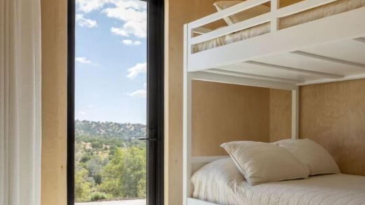 Photo of Bedroom in Yosemite Lakes