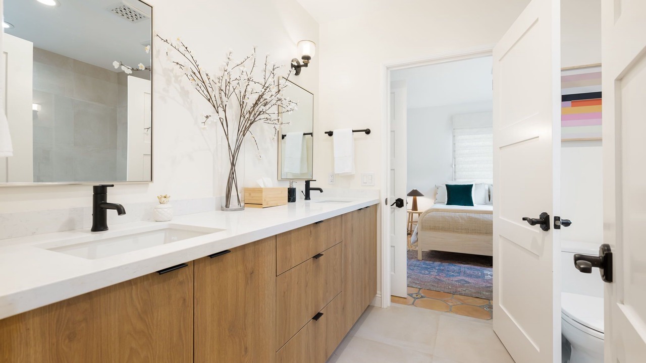 Photo of Bathroom in The Movie Colony