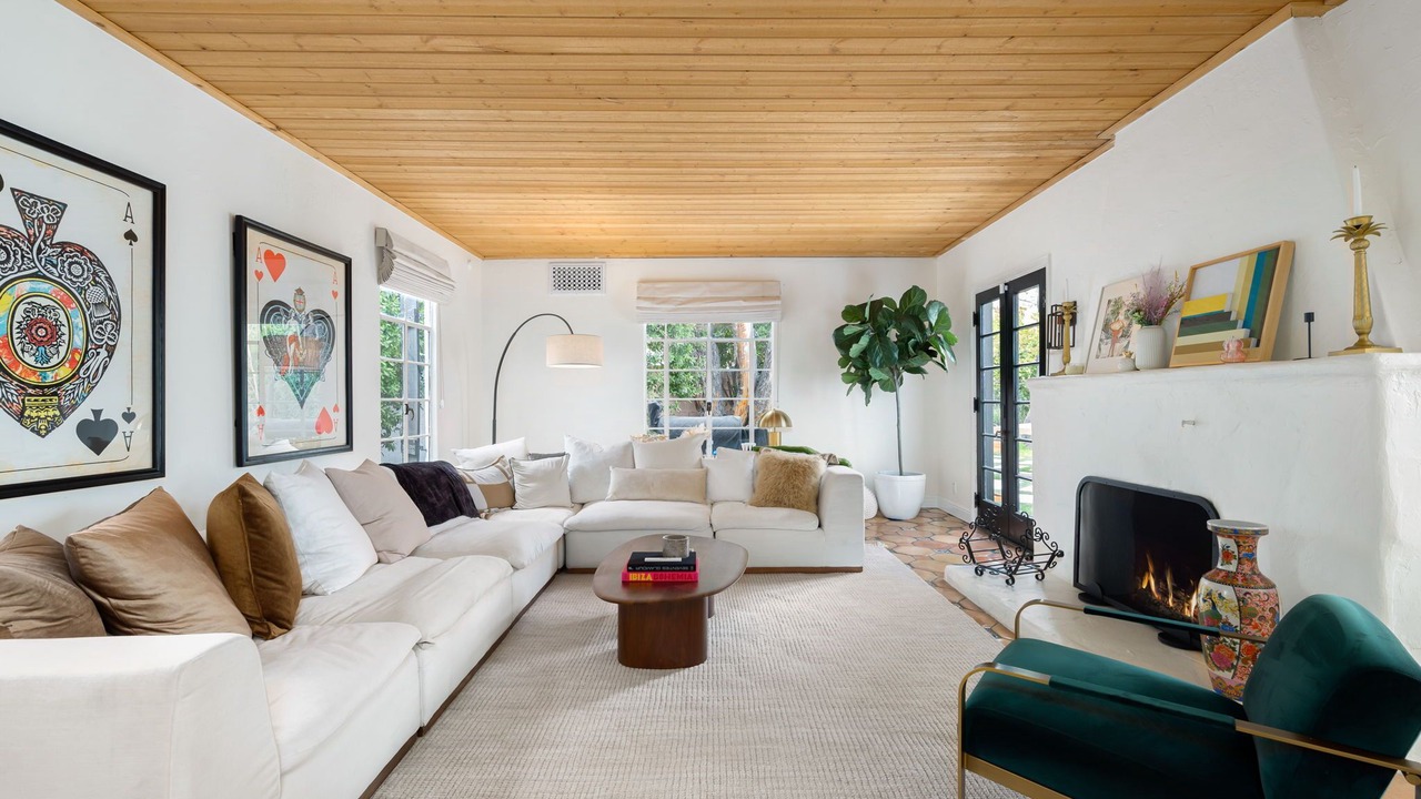 Photo of Livingroom in The Movie Colony