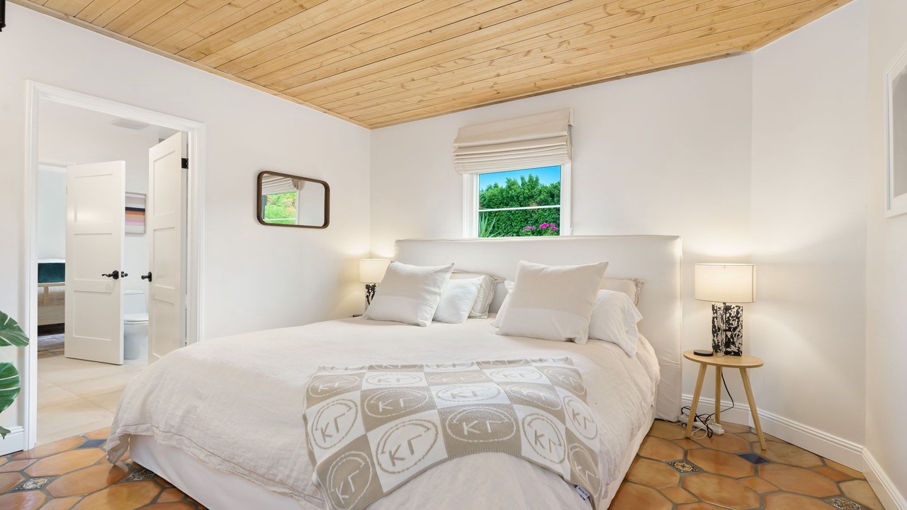 Photo of Bedroom in The Movie Colony