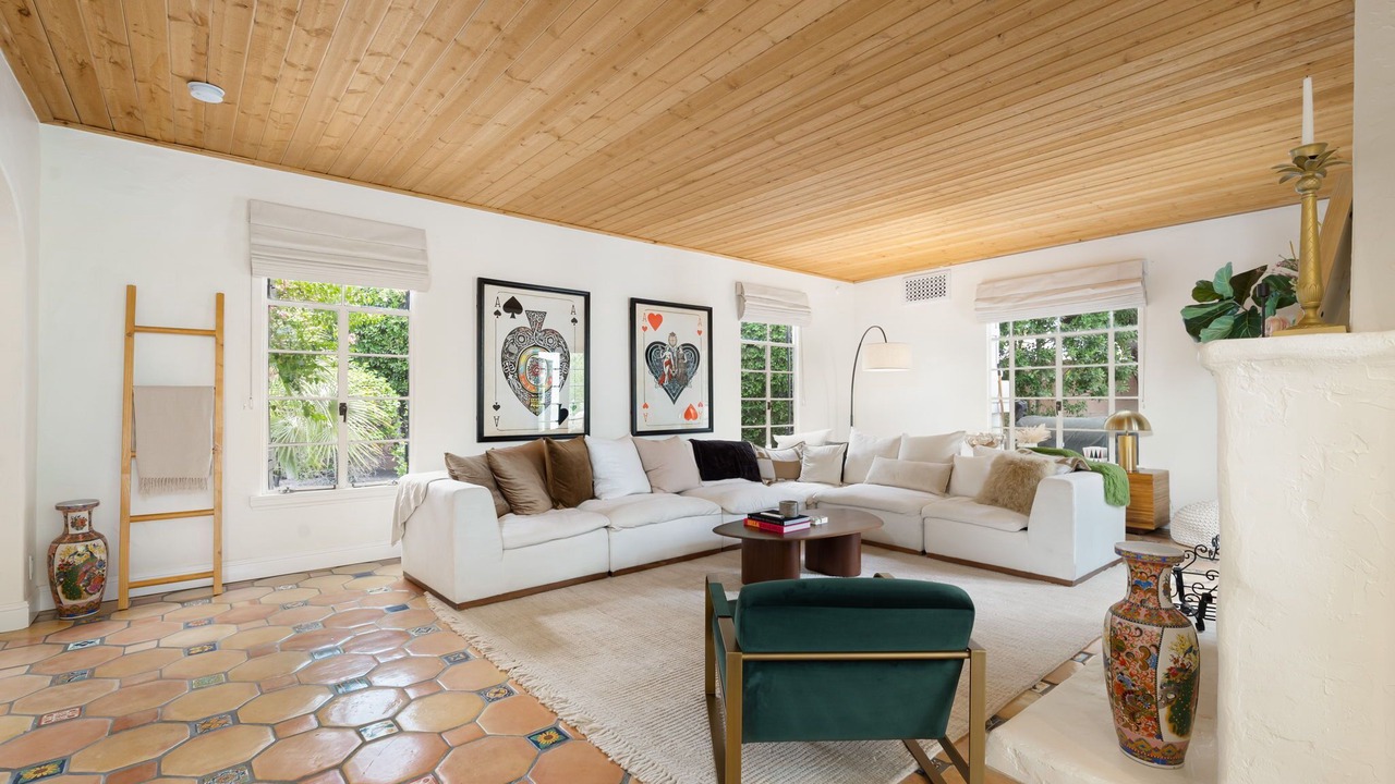 Photo of Livingroom in The Movie Colony