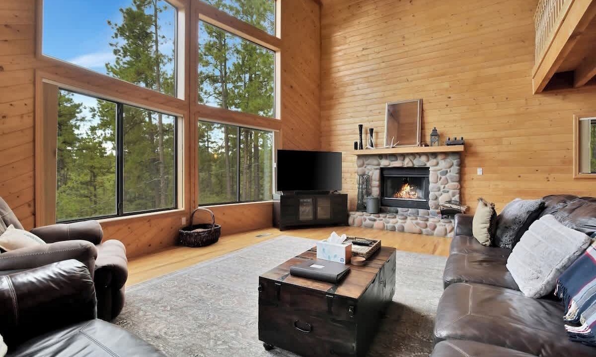 Photo of Livingroom in Highland Pines
