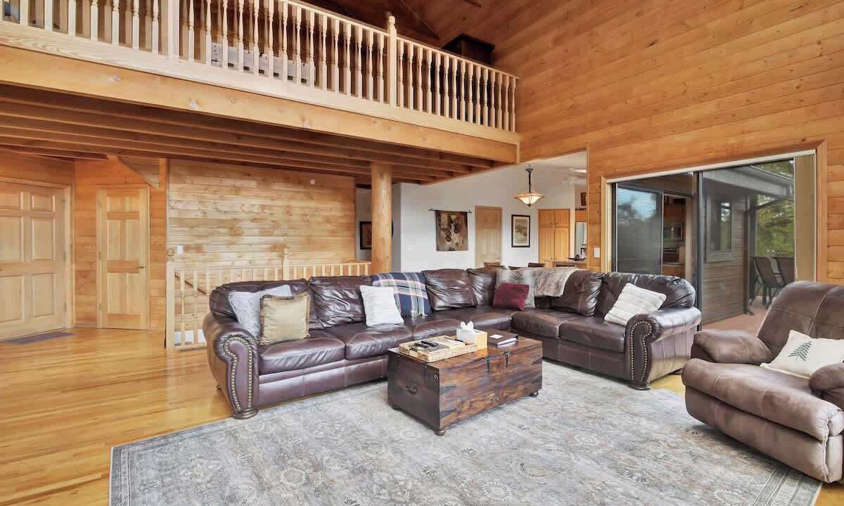 Photo of Livingroom in Highland Pines