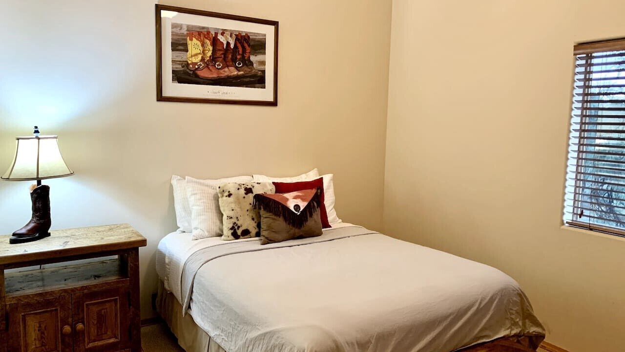 Photo of Bedroom in Mountain Club