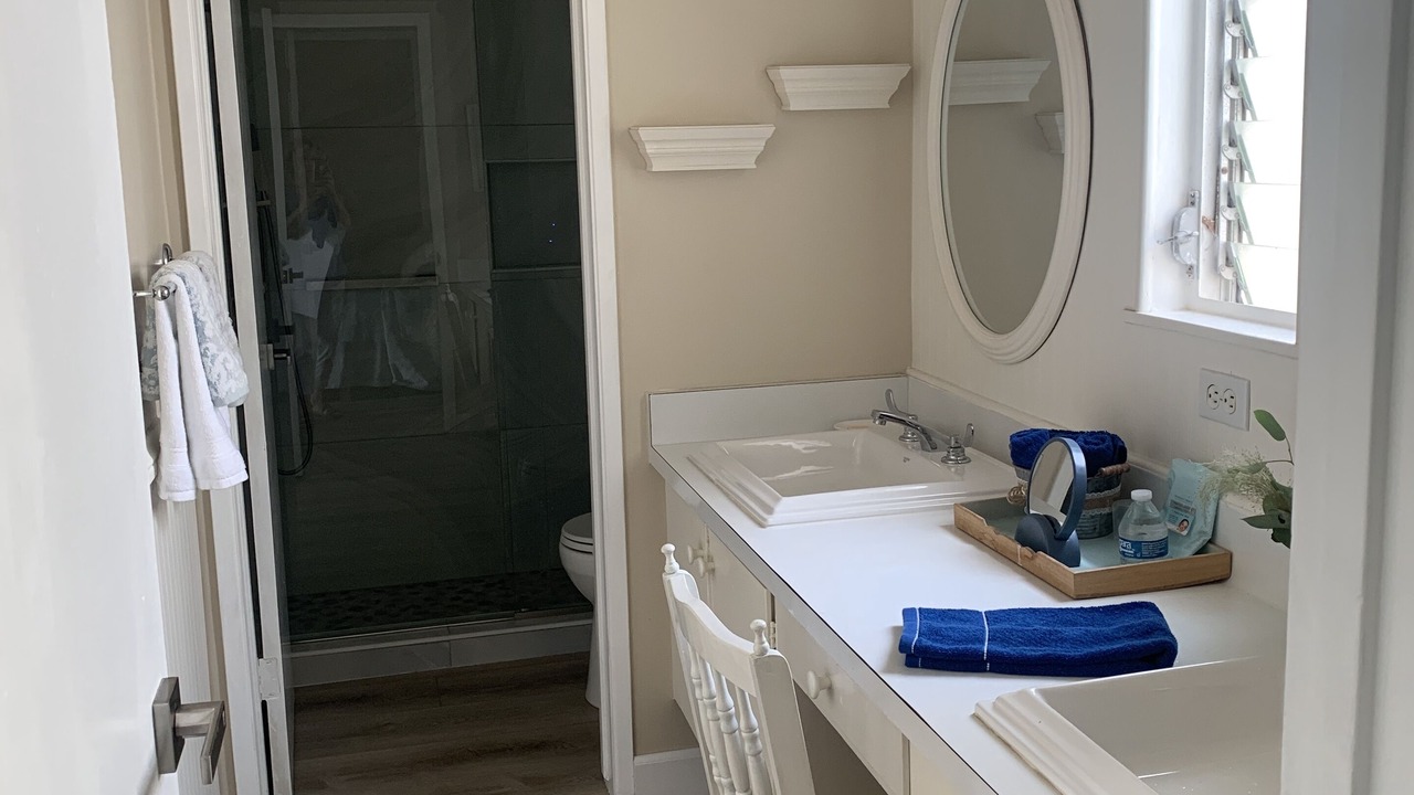 Photo of Bathroom in Balboa Peninsula