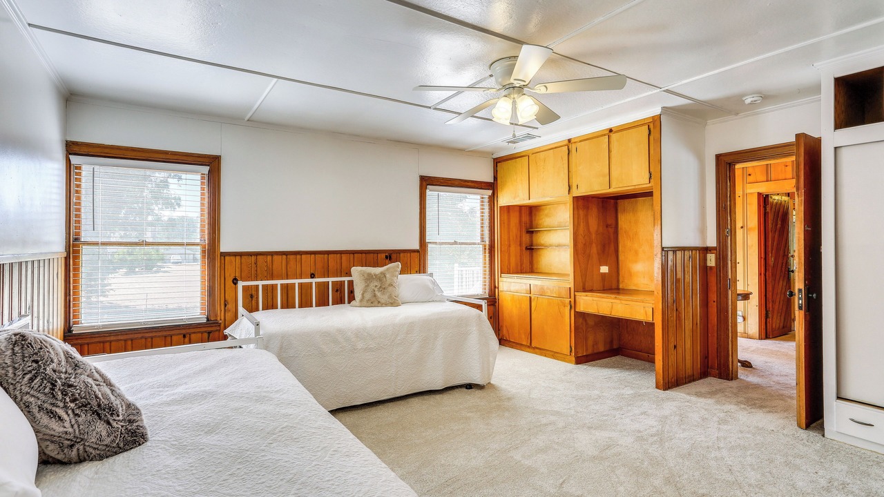 Photo of Bedroom in Yosemite Lakes