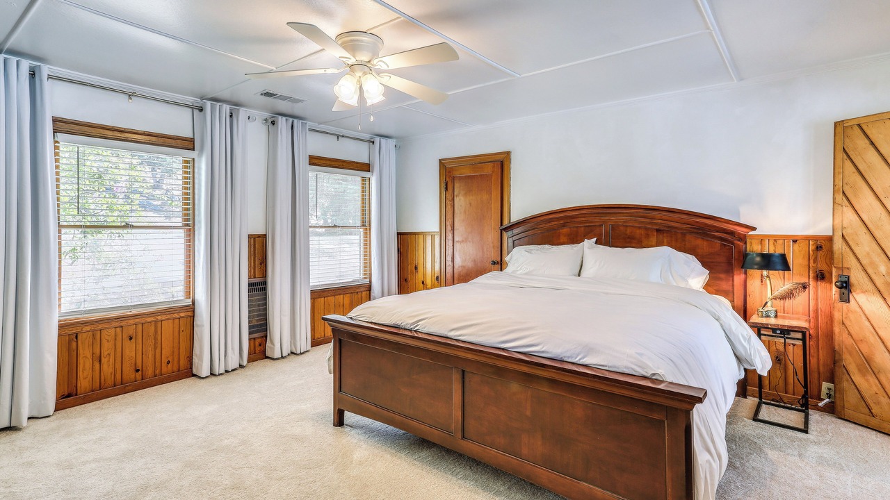 Photo of Bedroom in Yosemite Lakes