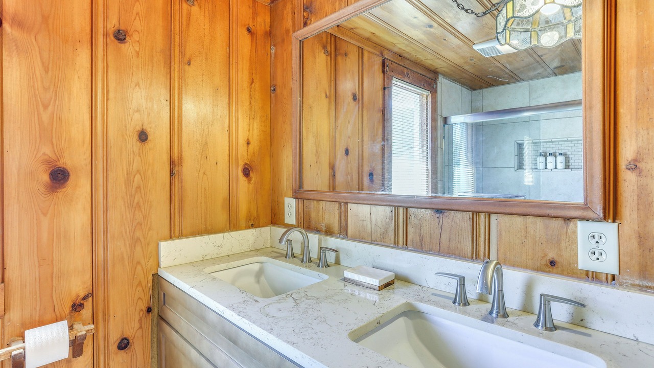 Photo of Bathroom in Yosemite Lakes