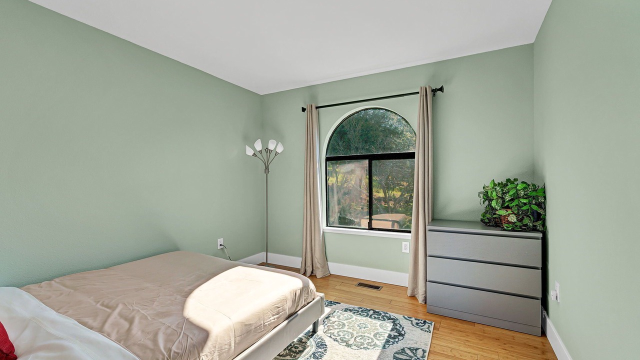 Photo of Bedroom in Kelseyville