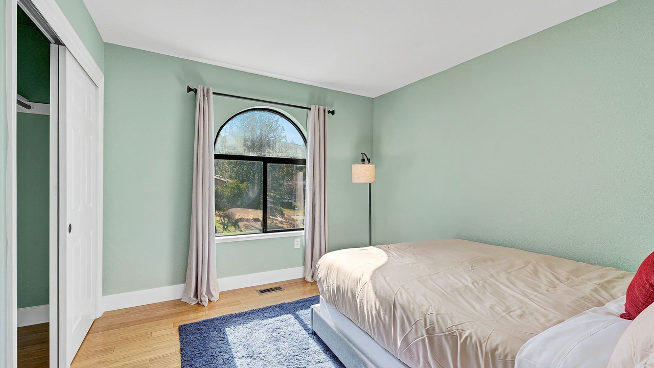 Photo of Bedroom in Kelseyville