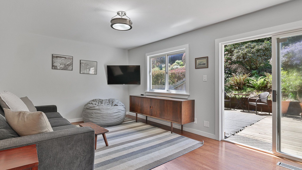 Photo of Livingroom in Miraloma