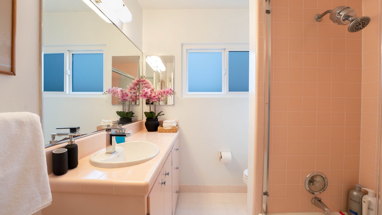 Photo of Bathroom in Lantern District