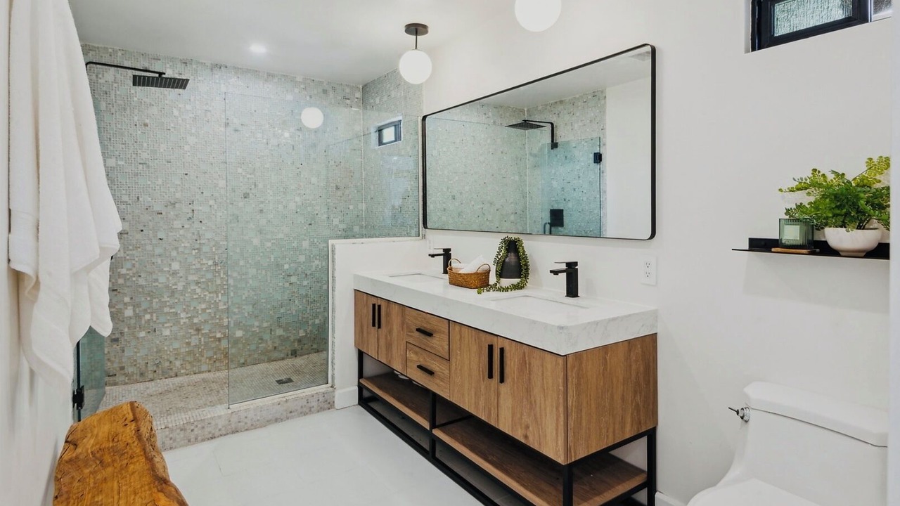 Photo of Bathroom in Harbor