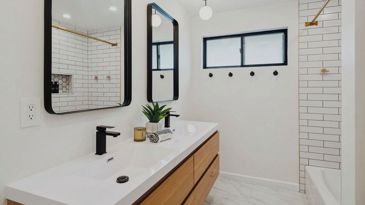 Photo of Bathroom in Harbor