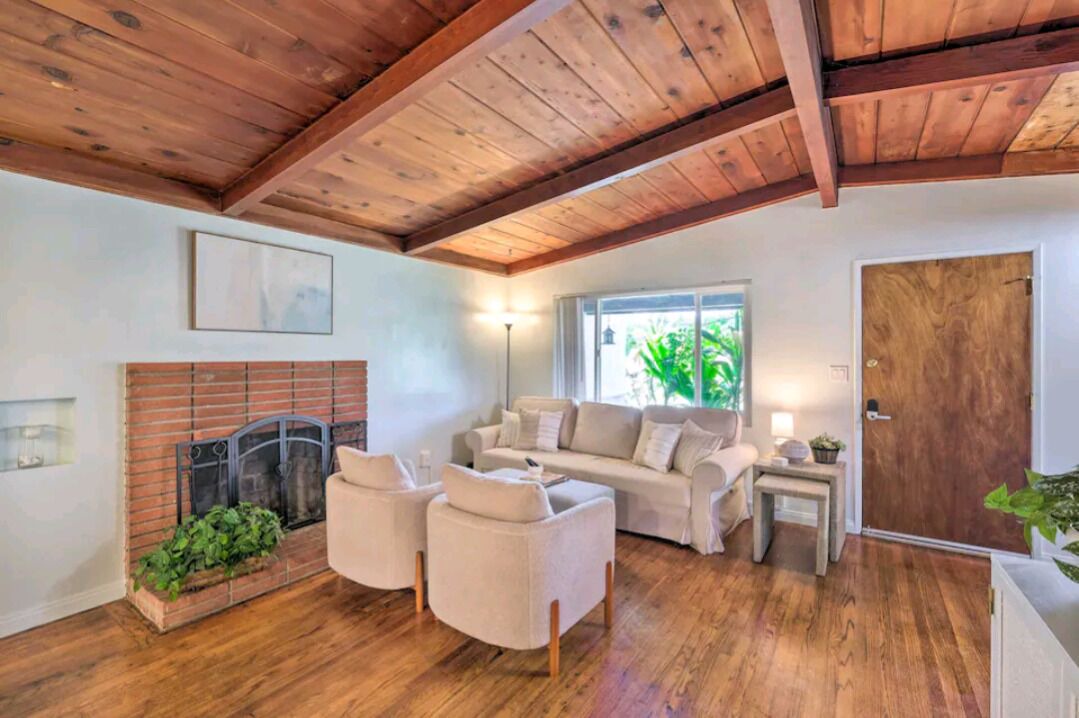 Photo of Livingroom in East Side Capistrano