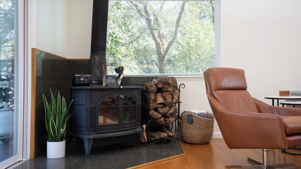 Photo of Livingroom in Forestville