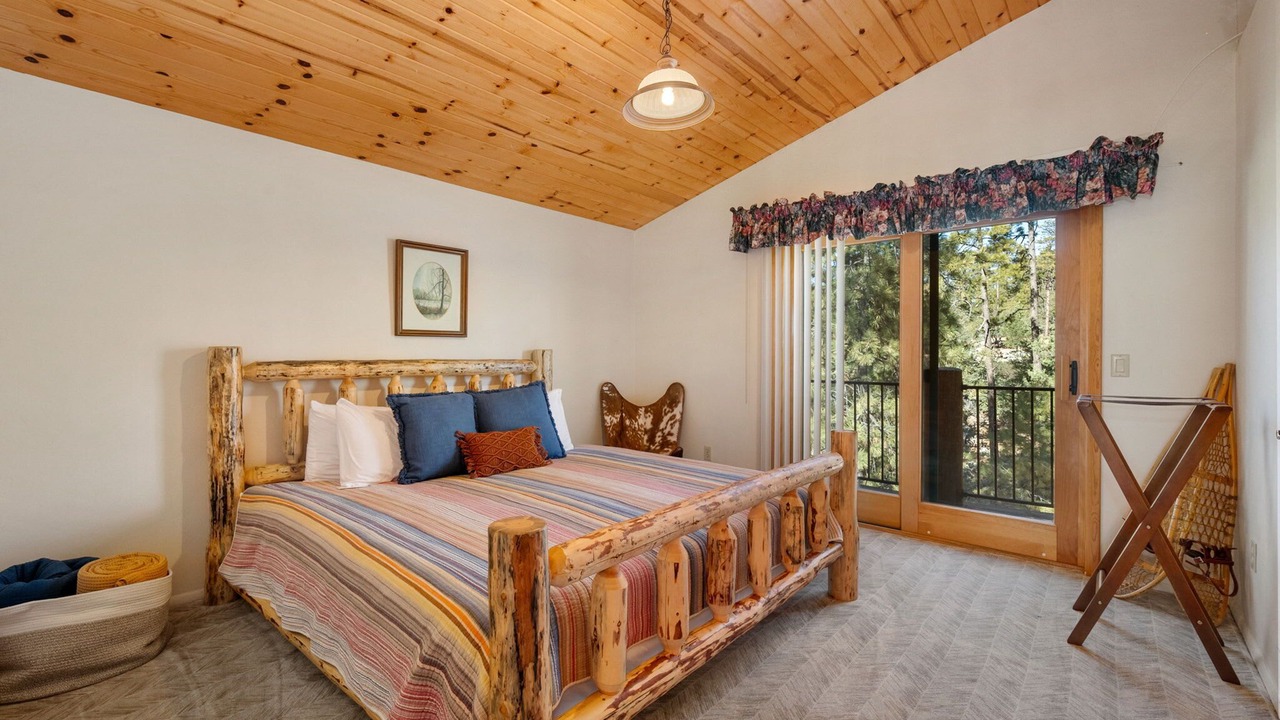 Photo of Bedroom in Highland Pines