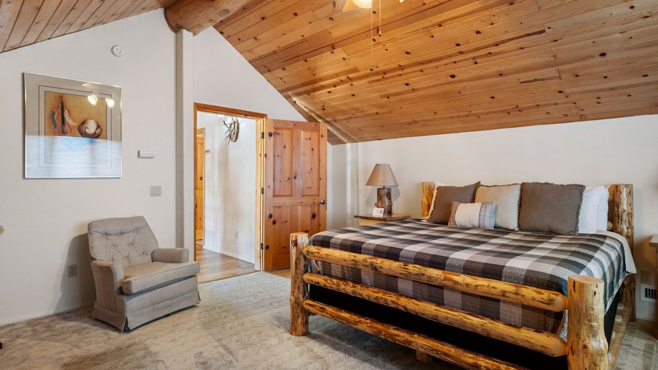 Photo of Bedroom in Highland Pines
