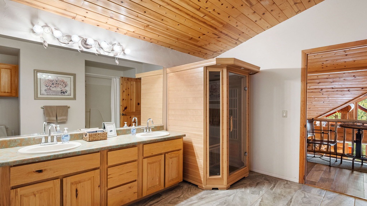 Photo of Bathroom in Highland Pines