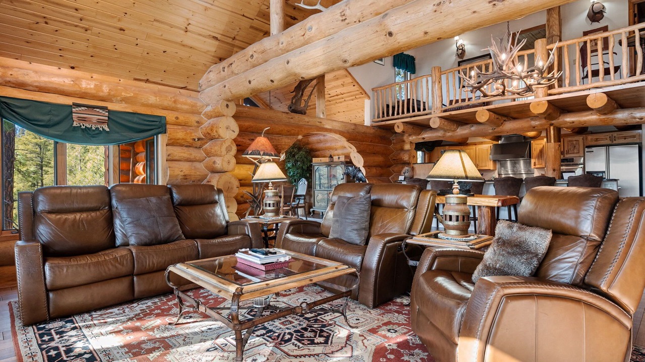 Photo of Livingroom in Highland Pines