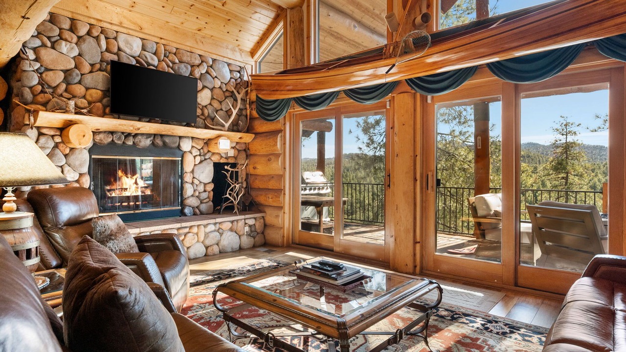 Photo of Livingroom in Highland Pines