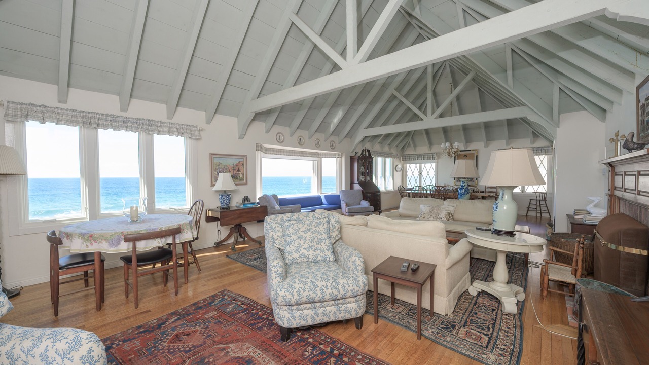 Photo of Livingroom in South Oceanside
