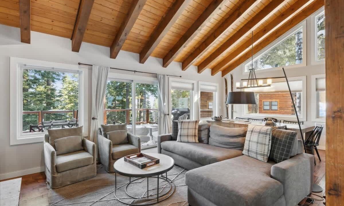 Photo of Livingroom in Kingswood Estates