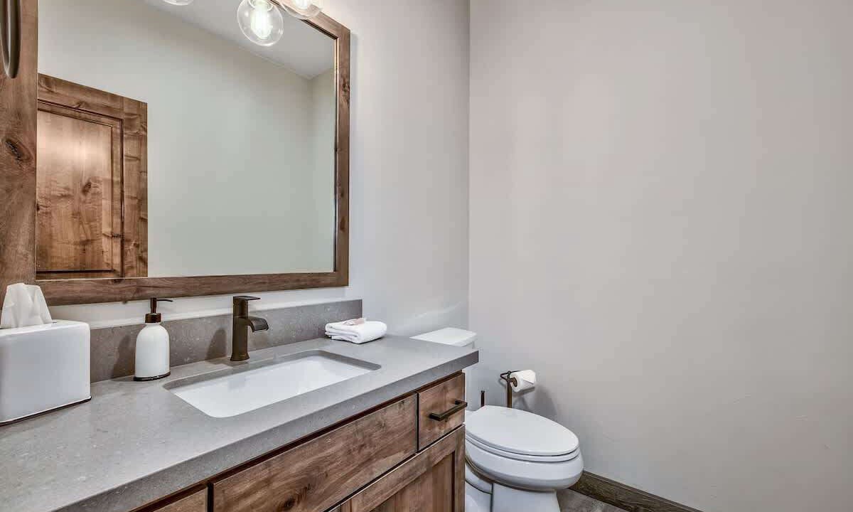 Photo of Bathroom in Country Club Estates