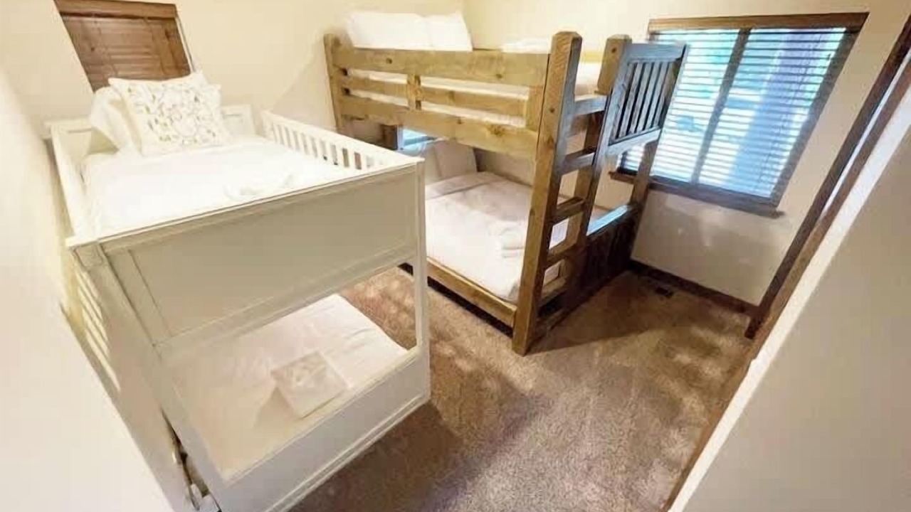 Photo of Bedroom in Country Club Estates