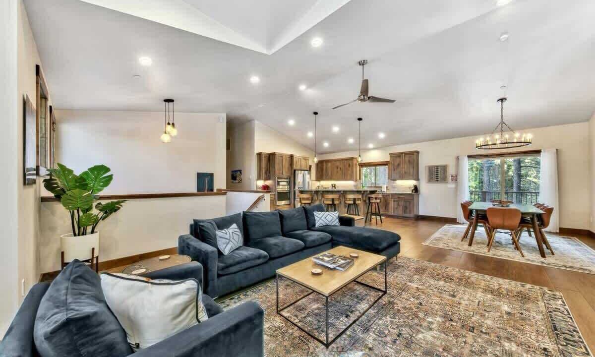 Photo of Livingroom in Country Club Estates