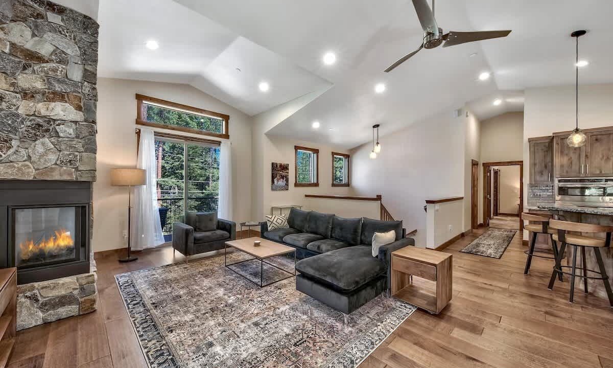 Photo of Livingroom in Country Club Estates