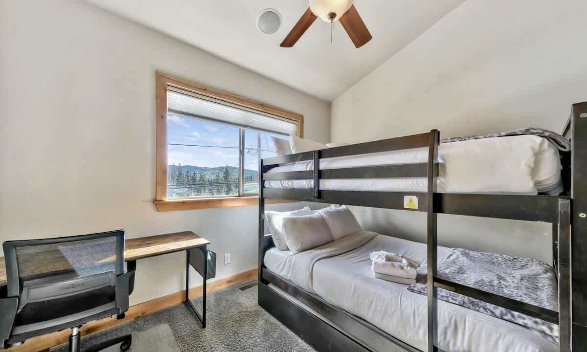 Photo of Bedroom in Mountain View Estates