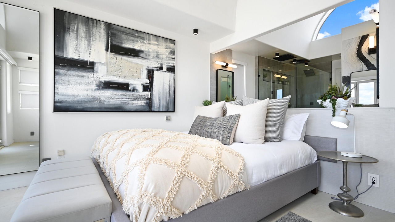 Photo of Bedroom in Downtown